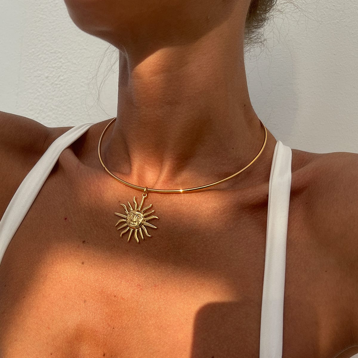 Minimalist Sun Face Pendant Collar Necklace - ArtGalleryZen