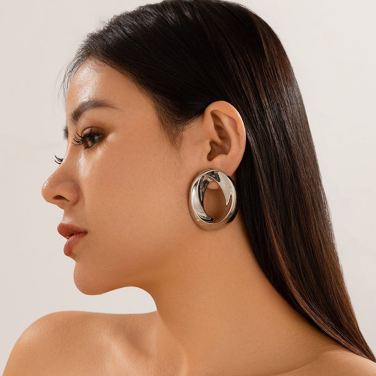 Minimalist Twisted Wide Hoop Earrings