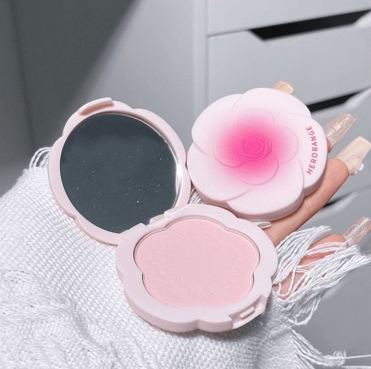 Monochrome Flower Shimmer Powder Blusher - ArtGalleryZen
