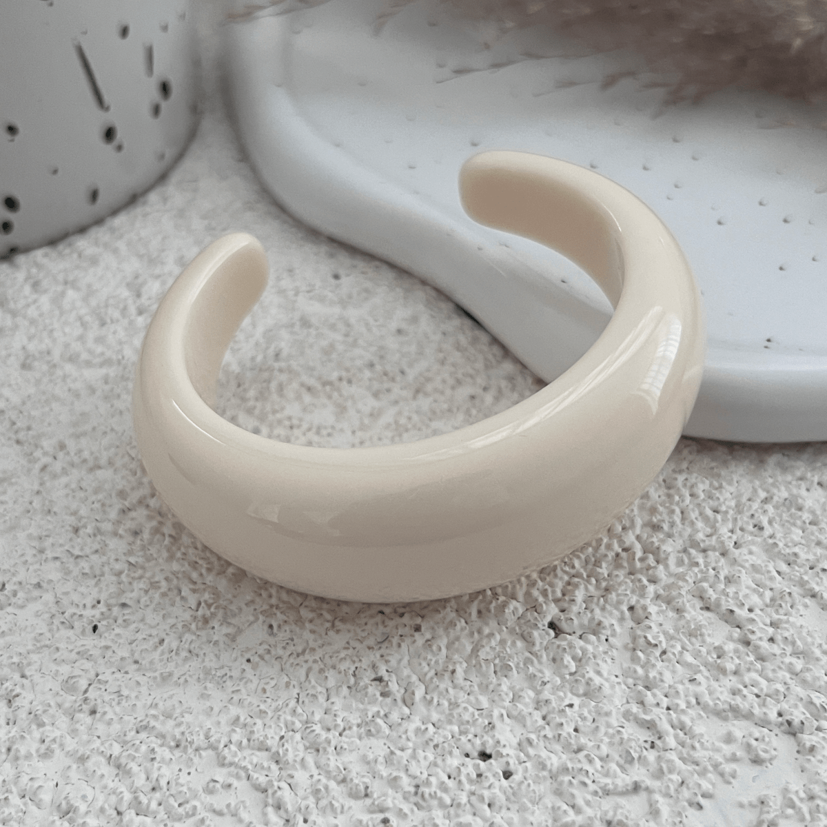 Retro Glossy Resin Open Bangle Bracelet - ArtGalleryZen