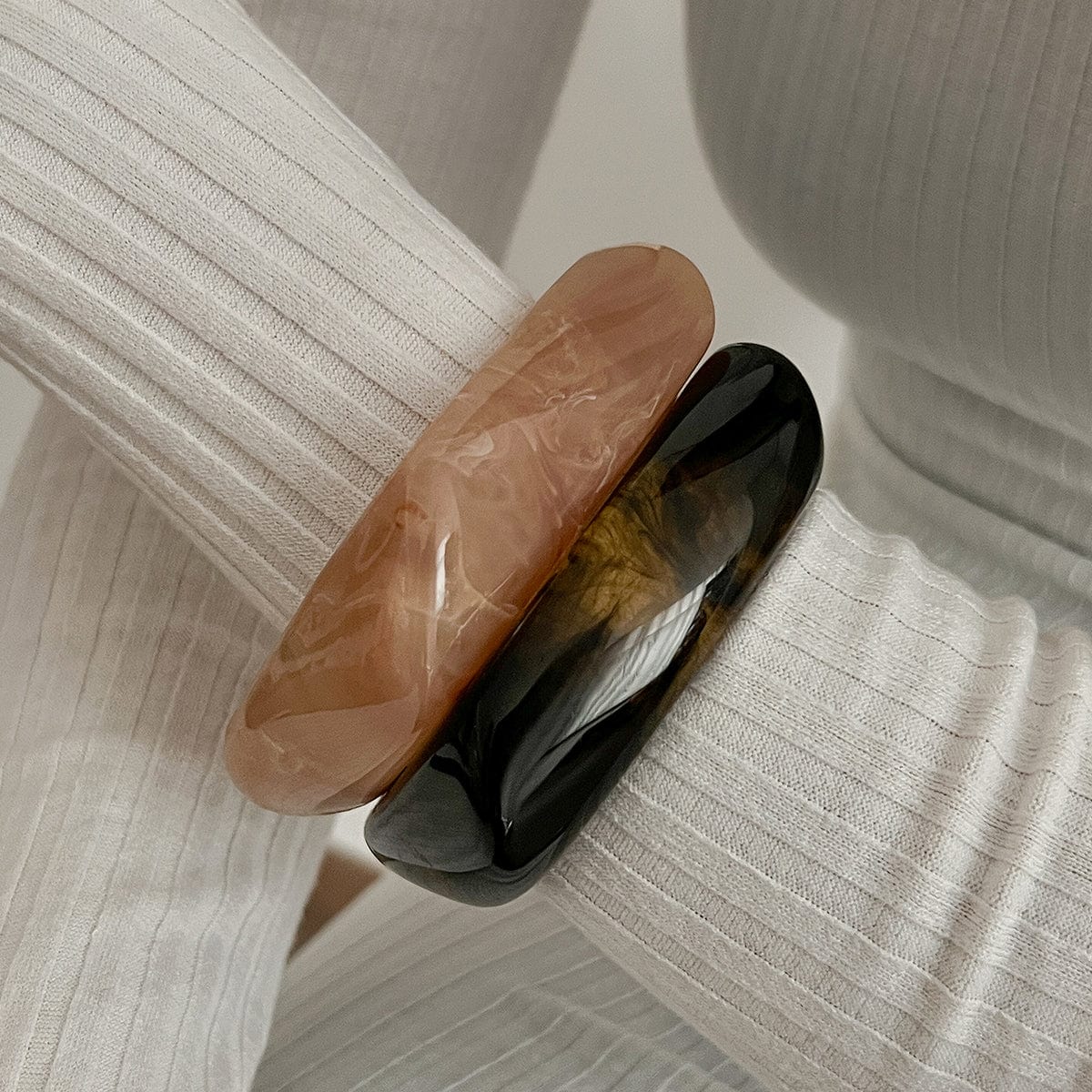 Retro Irregular Gradient Resin Bangle Bracelet - ArtGalleryZen