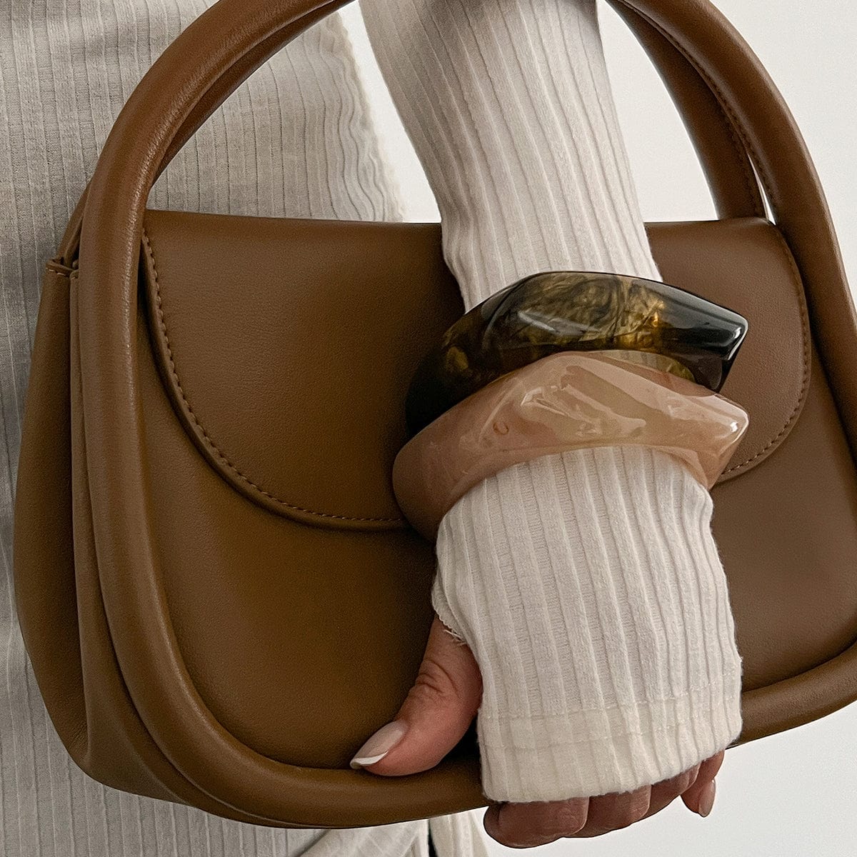 Retro Irregular Gradient Resin Bangle Bracelet - ArtGalleryZen