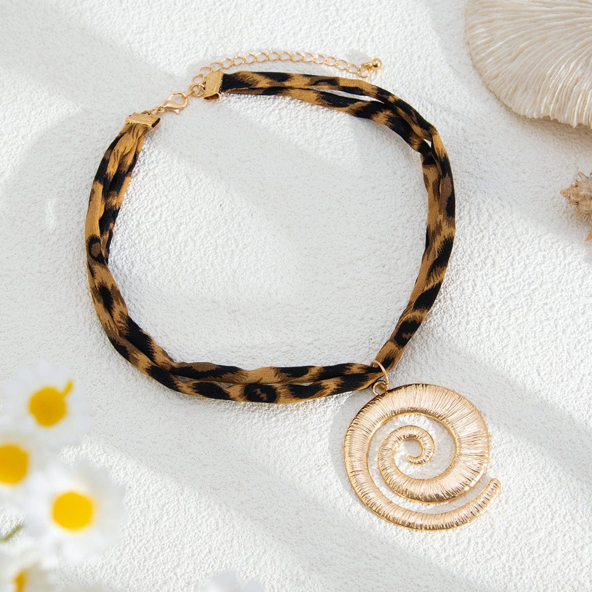 Retro Spiral Pendant Leopard Choker Necklace