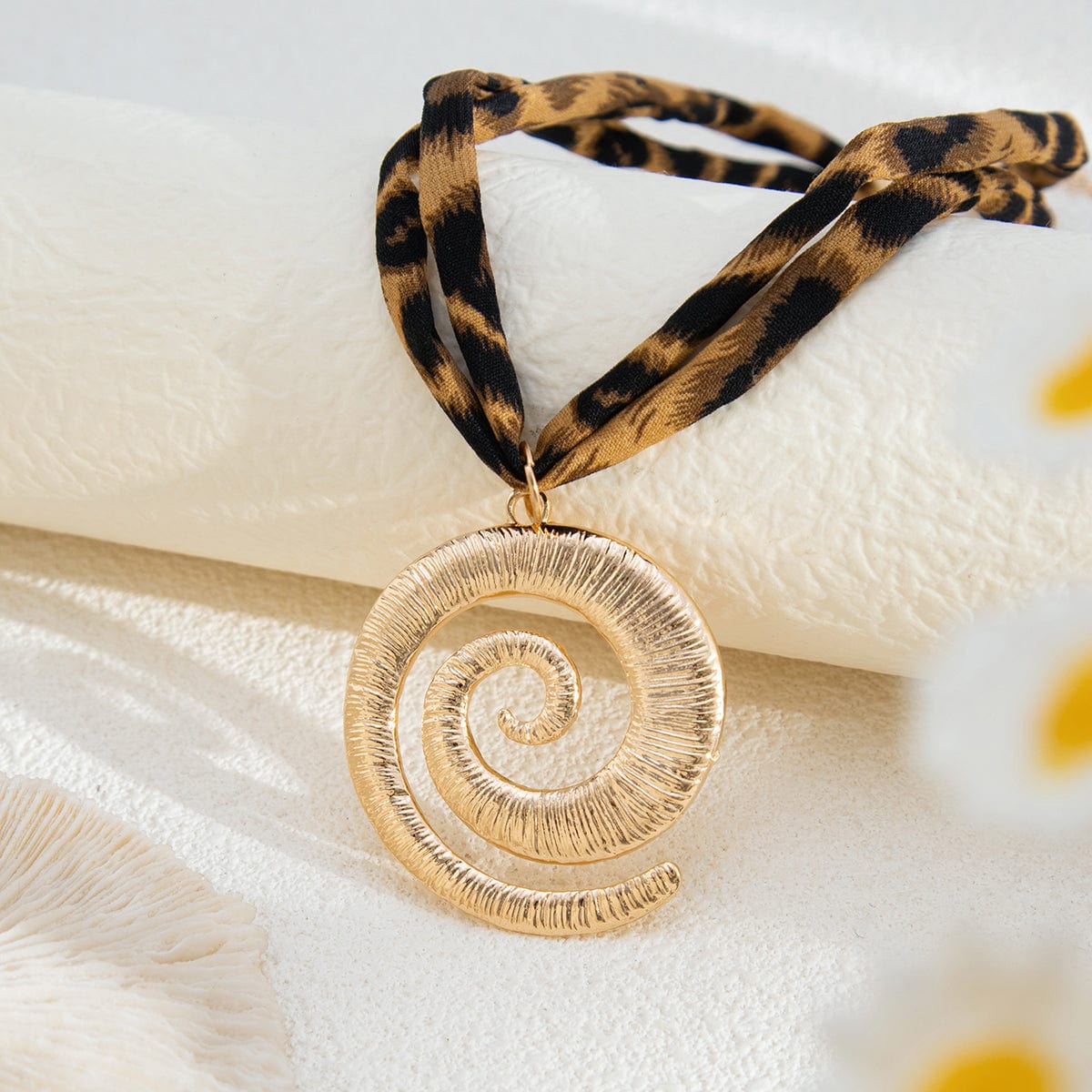 Retro Spiral Pendant Leopard Choker Necklace