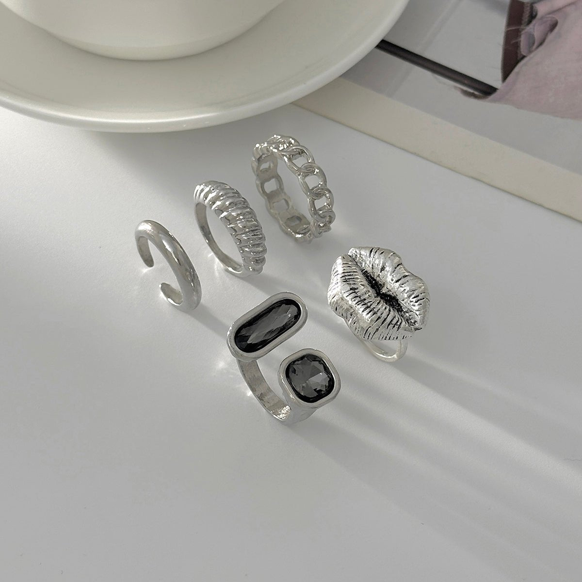 Rhinestone Ring Set 5pcs - Lip Hollow Twisted Statement Rings - ArtGalleryZen
