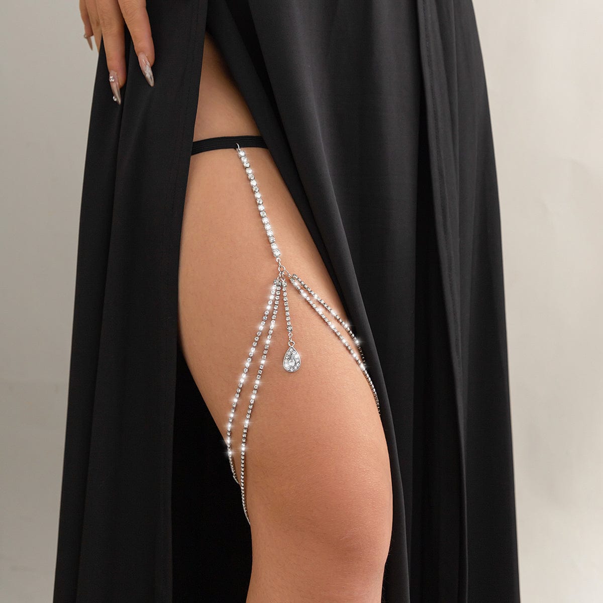 Sparkling Layered Rhinestone Inlaid Waterdrop Charm Elastic Thigh Leg Chain