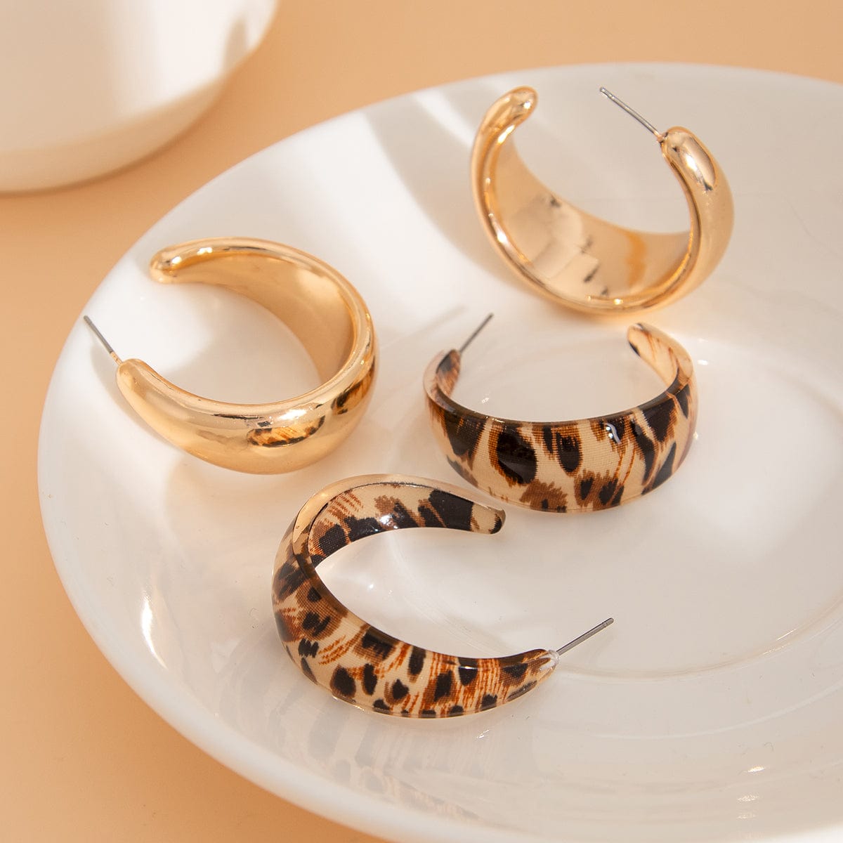 Stylish 2 Pairs Leopard Pattern Chunky C Shaped Resin Earrings Set