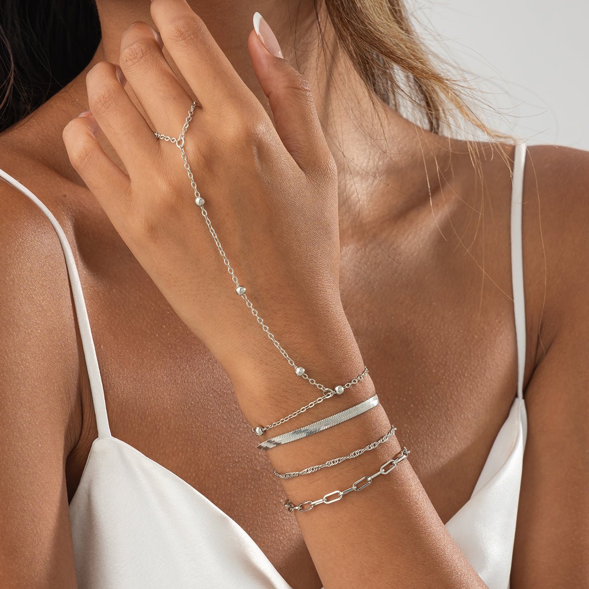 Stylish 4pcs Herringbone Saturn Chain Finger Ring Bracelet Set - ArtGalleryZen