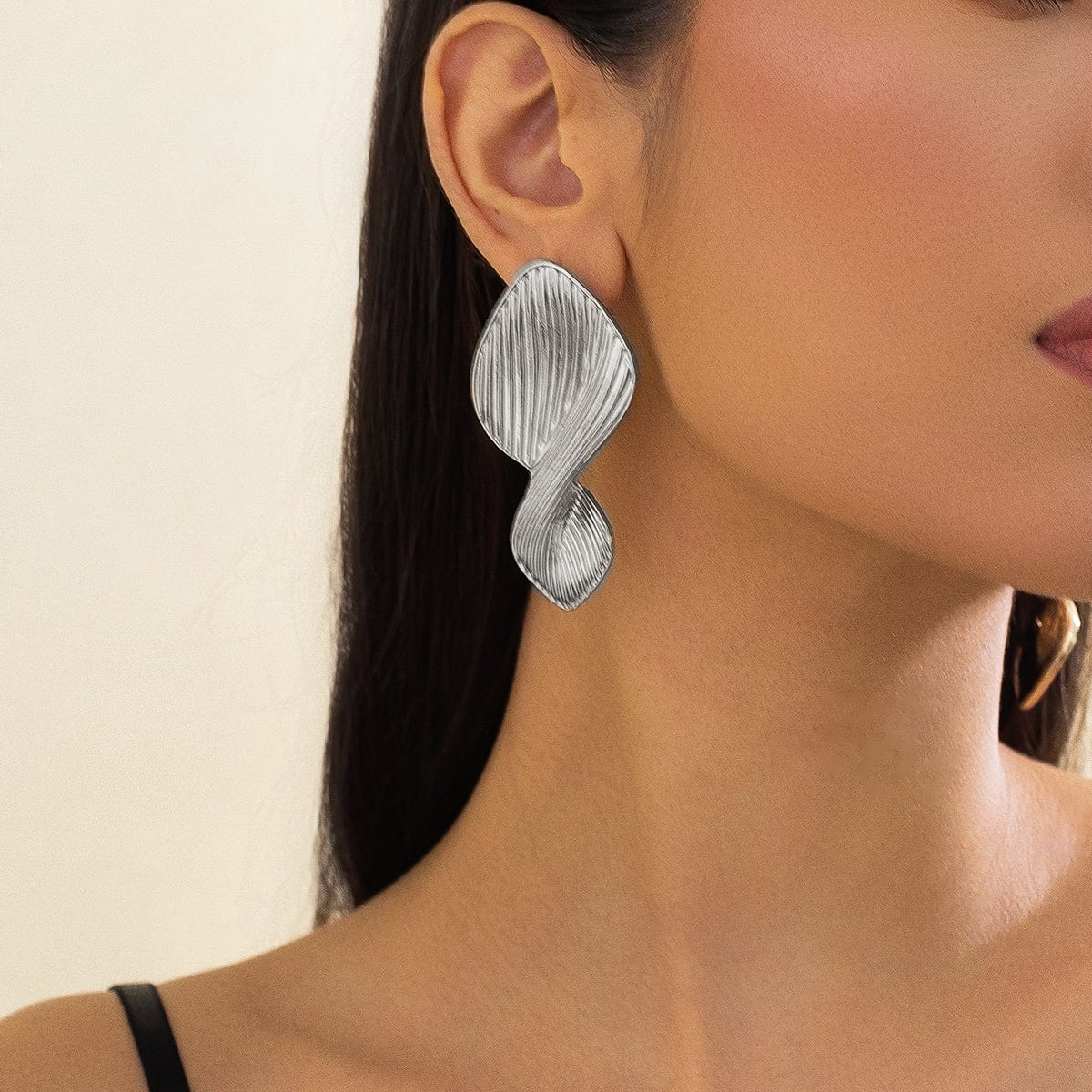 Stylish Chunky Textured Curved Ribbon Earrings