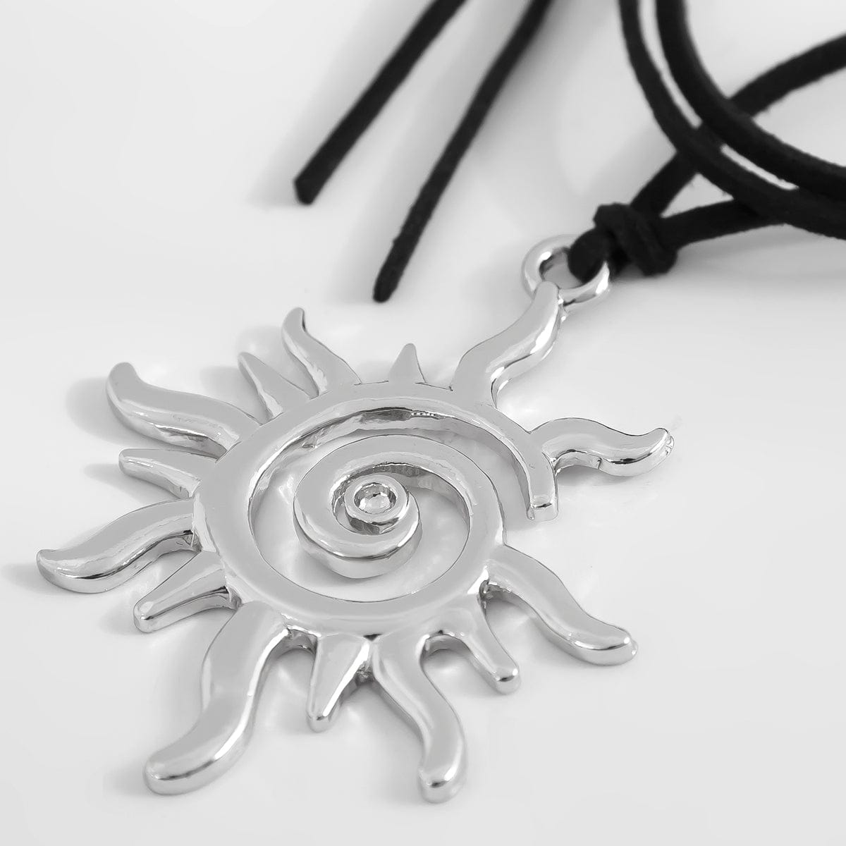 Stylish Gold Silver Tone Sun Pendant Velvet Necklace