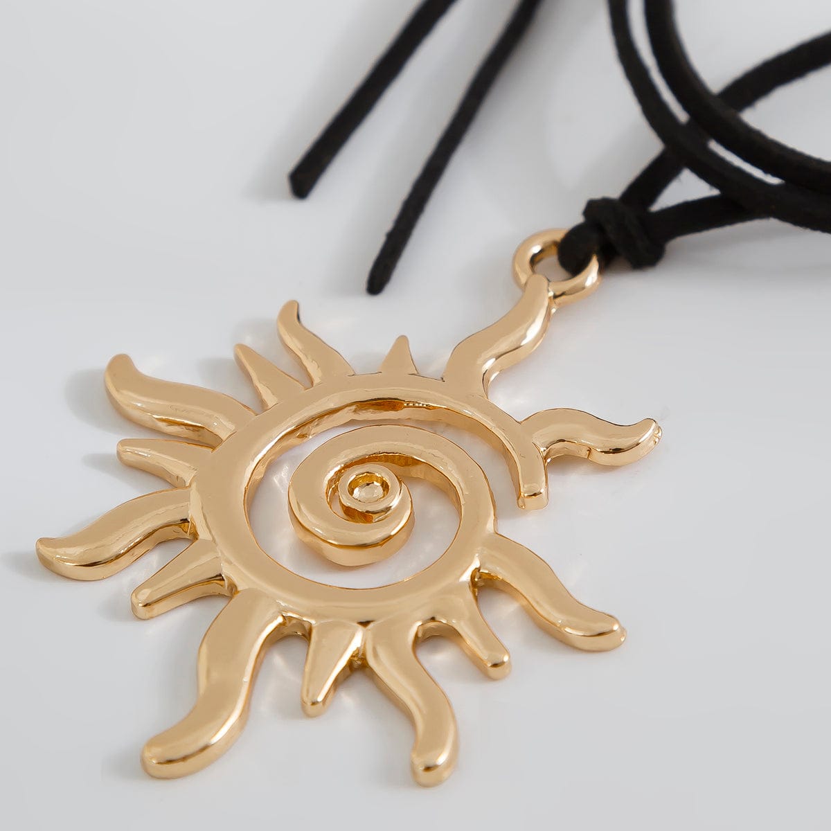 Stylish Gold Silver Tone Sun Pendant Velvet Necklace