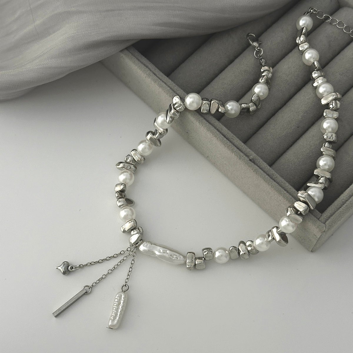 Stylish Heart Pendant Irregular Pearl Beaded Chain Choker Necklace - ArtGalleryZen