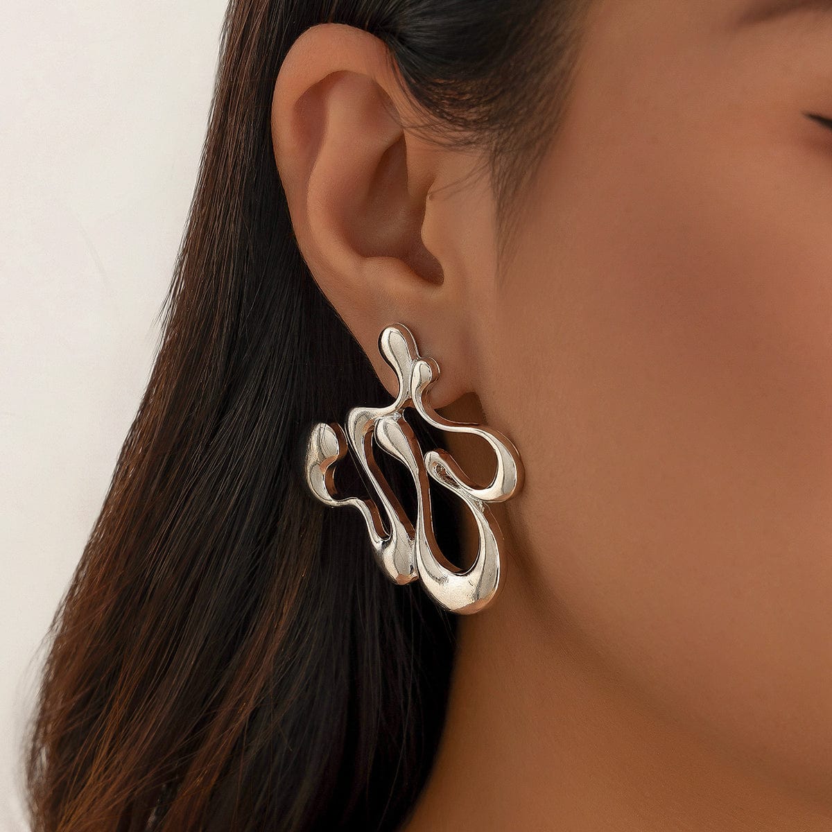 Stylish Irregular Hollow Twisted Circular Earrings