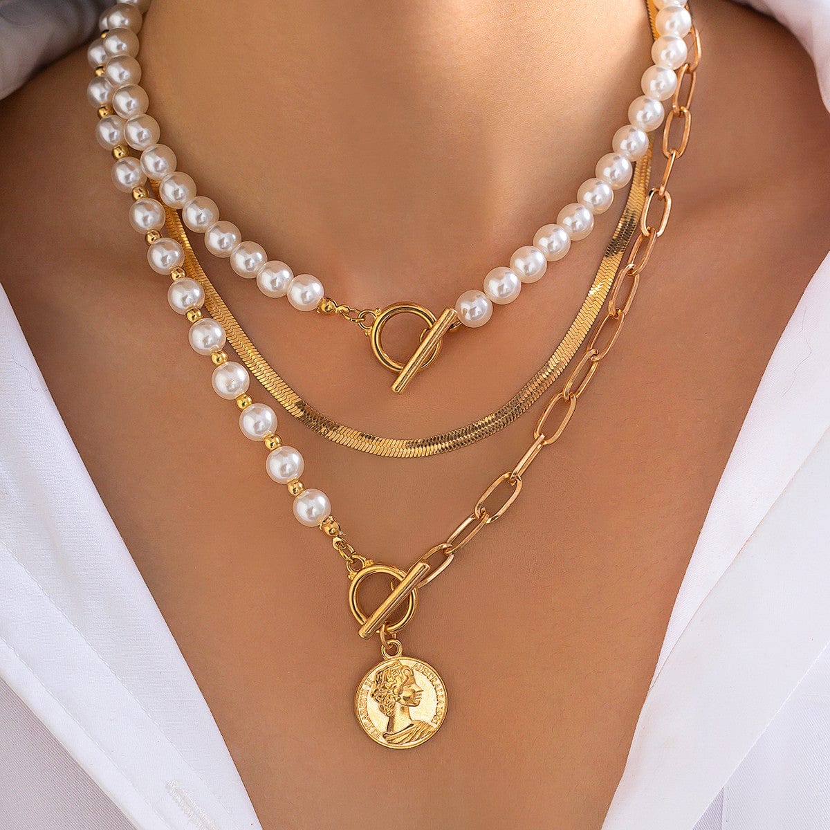 Stylish Toggle Clasp Relief Round Disk Pendant Pearl Snake Chain Necklace Set