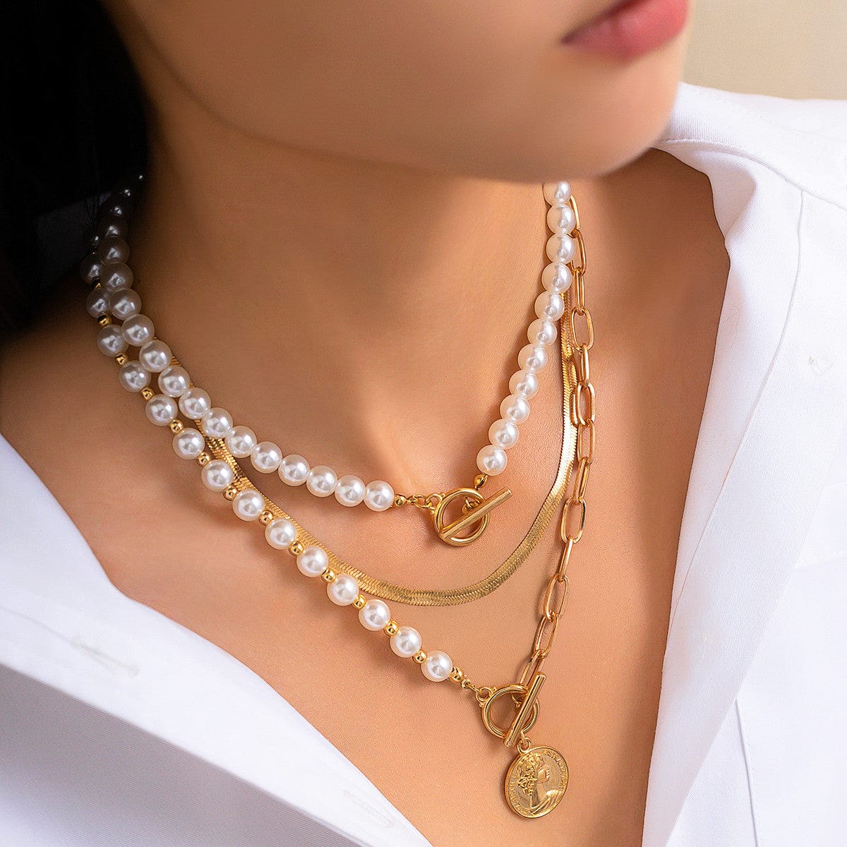 Stylish Toggle Clasp Relief Round Disk Pendant Pearl Snake Chain Necklace Set