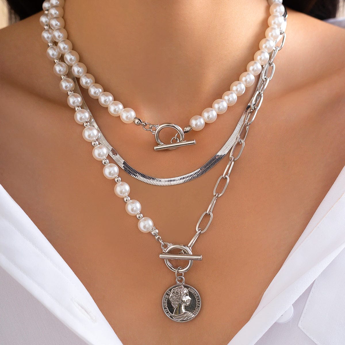 Stylish Toggle Clasp Relief Round Disk Pendant Pearl Snake Chain Necklace Set