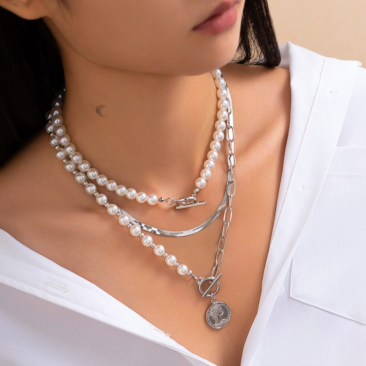 Stylish Toggle Clasp Relief Round Disk Pendant Pearl Snake Chain Necklace Set