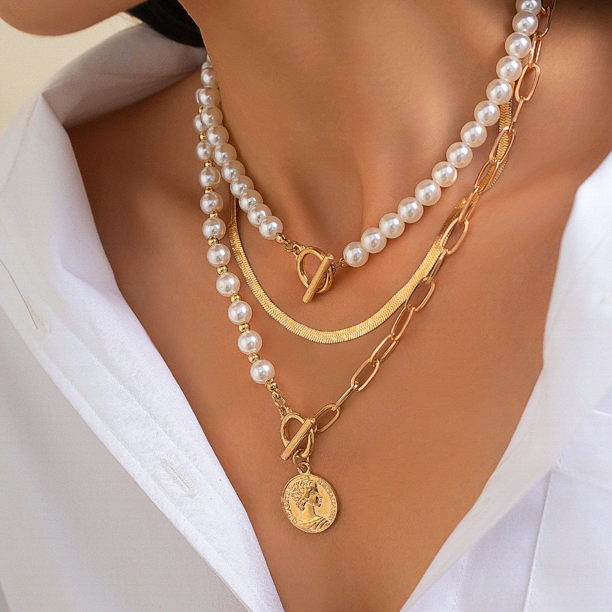 Stylish Toggle Clasp Relief Round Disk Pendant Pearl Snake Chain Necklace Set