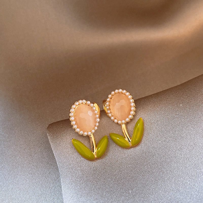 Sweet Pearl Inlaid Cat's Eye Stone Tulip Earrings