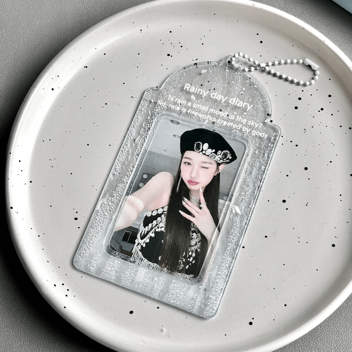 Transparent Lucky Clover Winter Snow Kpop Keychain Photocard Holder - ArtGalleryZen