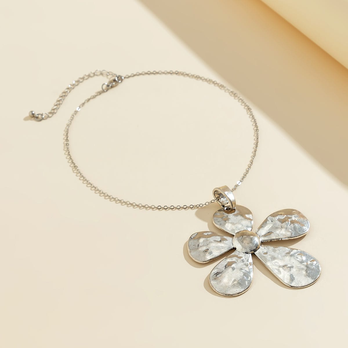 Trendy Five-Pedal Flower Cable Chain Necklace - ArtGalleryZen