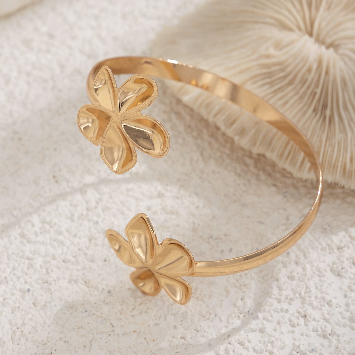 Trendy Glossy Flower Arm Cuff - ArtGalleryZen
