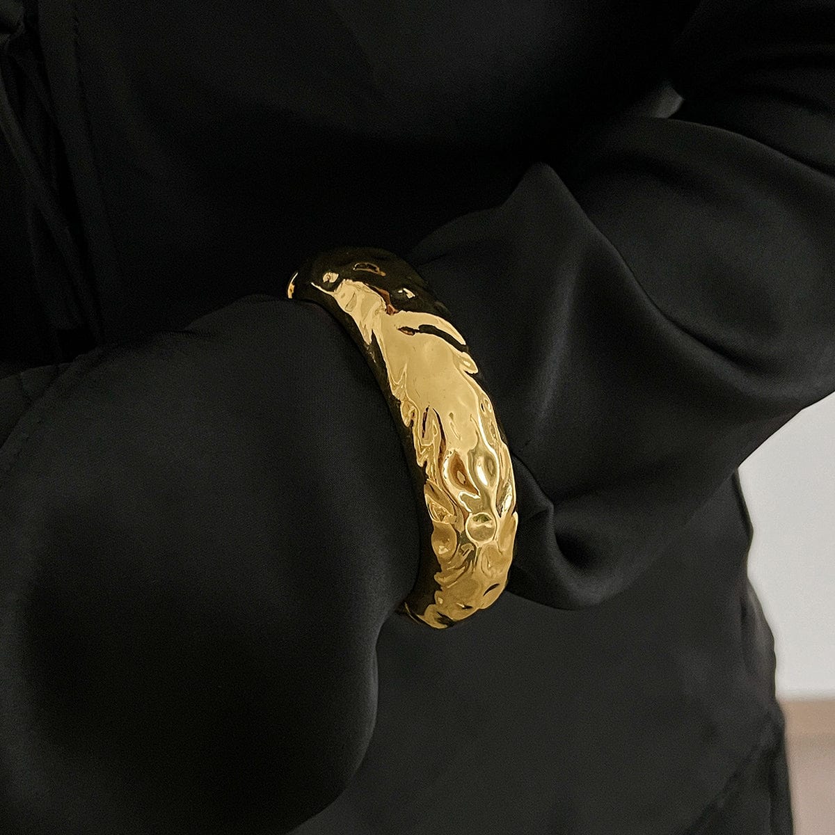 Trendy Metallic Textured Bangle Bracelet - ArtGalleryZen