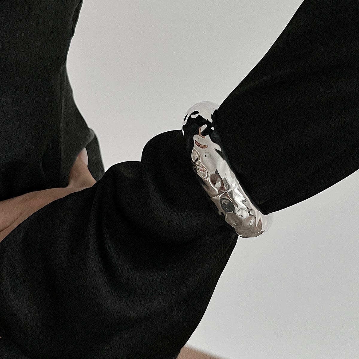 Trendy Metallic Textured Bangle Bracelet - ArtGalleryZen