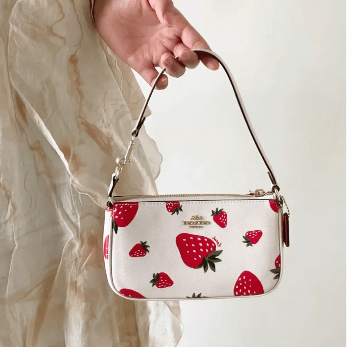 Trendy Strawberry Leather Shoulder Bag - ArtGalleryZen