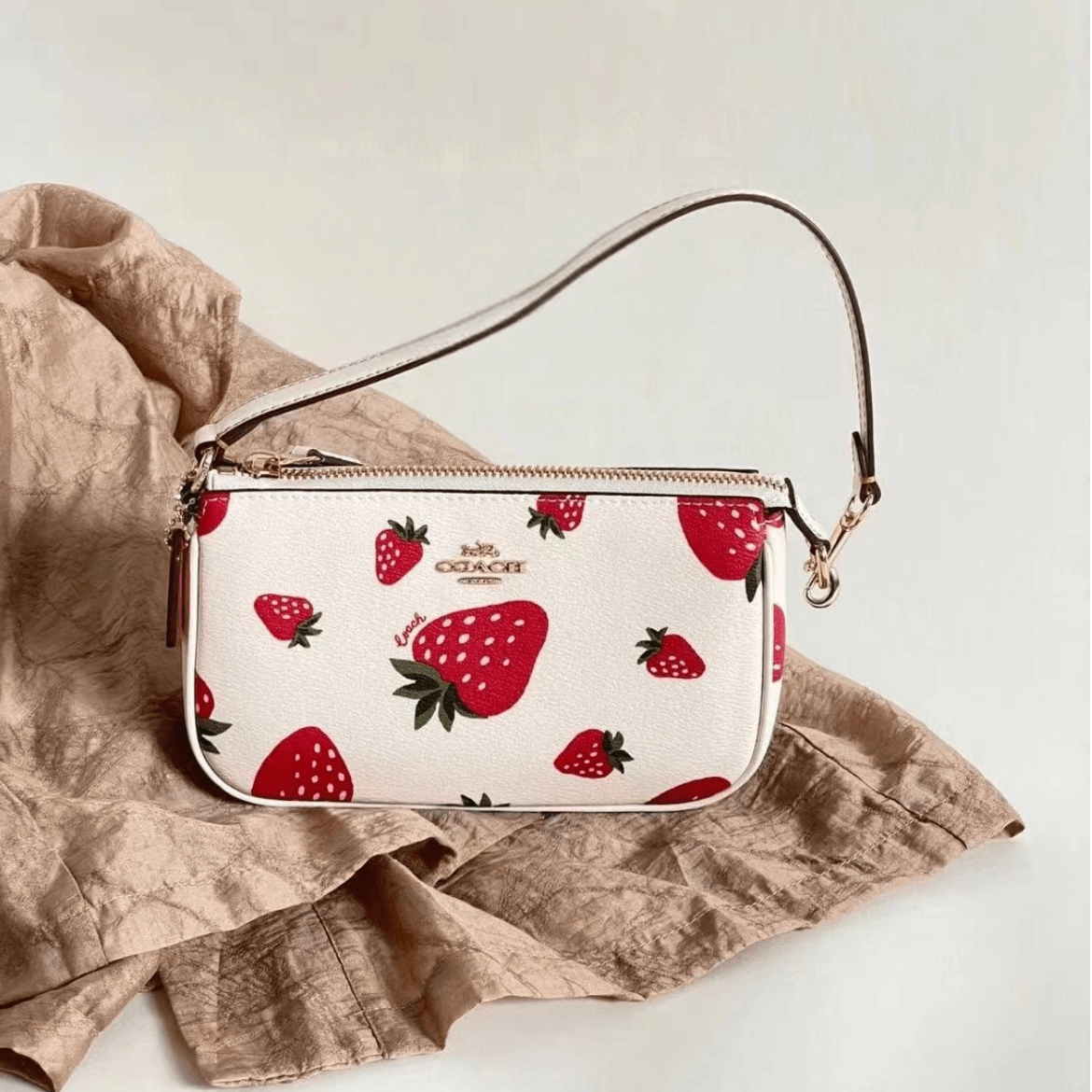 Trendy Strawberry Leather Shoulder Bag - ArtGalleryZen