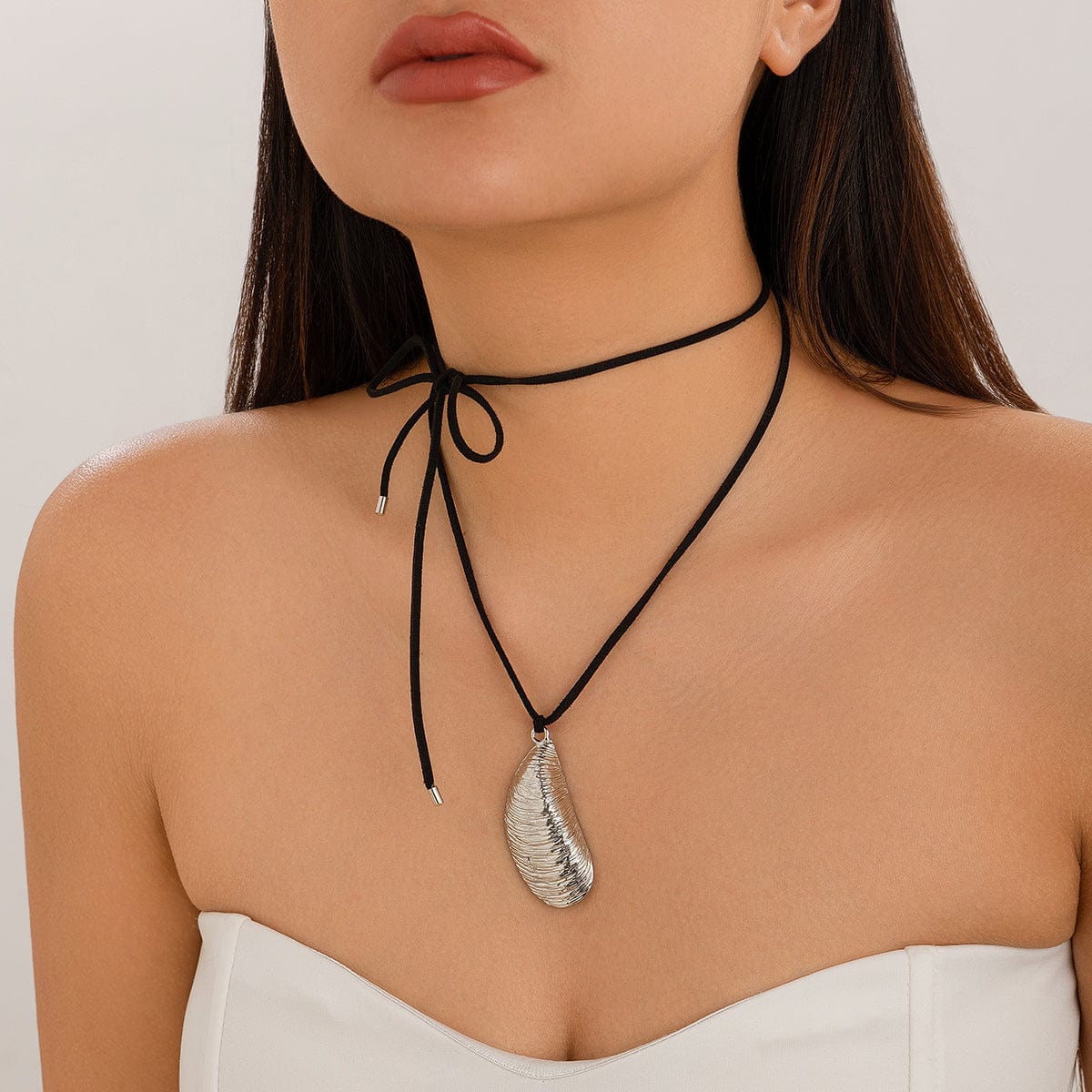 Versatile Irregular Striped Waterdrop Pendant Velvet Necklace