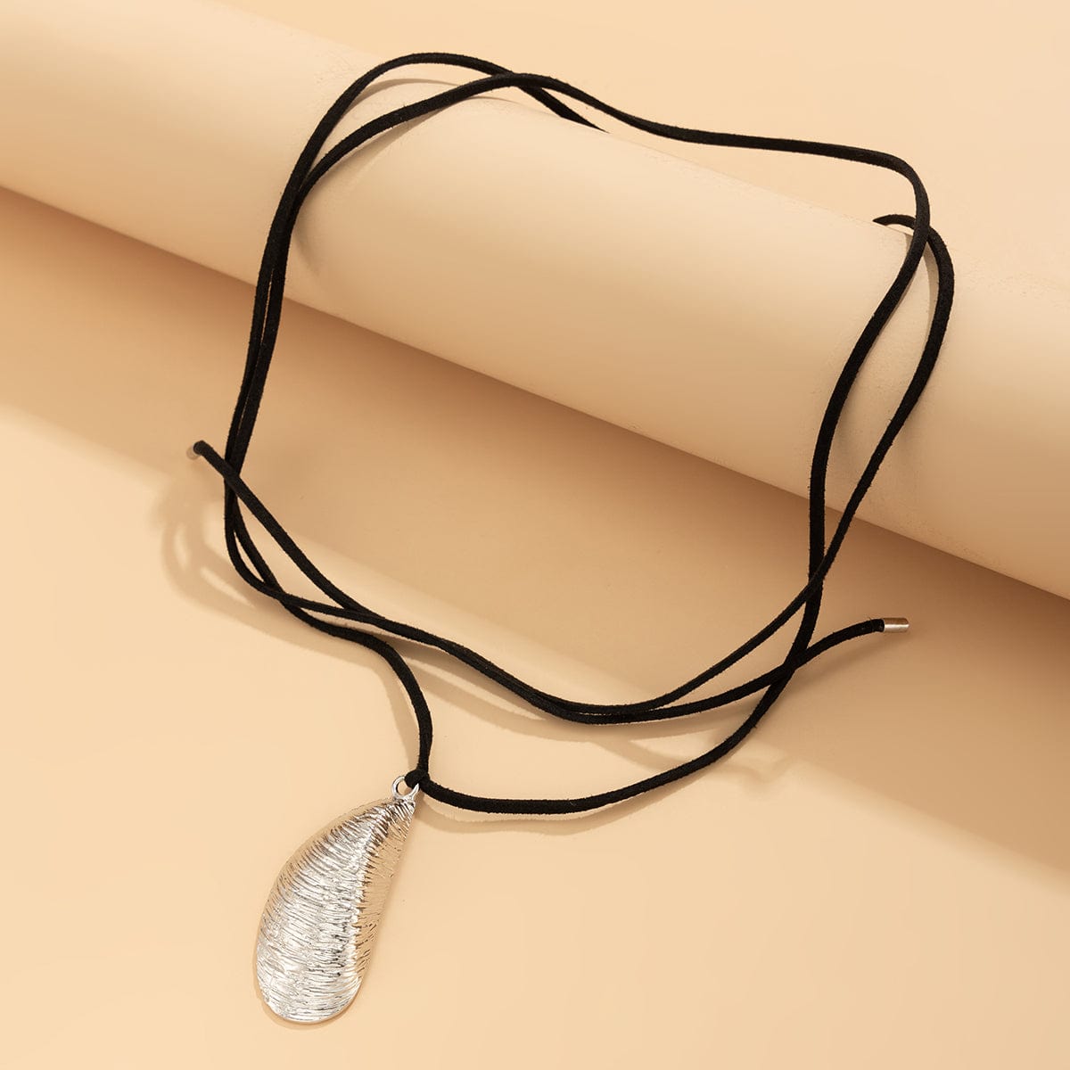 Versatile Irregular Striped Waterdrop Pendant Velvet Necklace