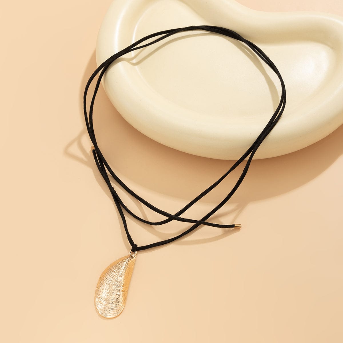 Versatile Irregular Striped Waterdrop Pendant Velvet Necklace