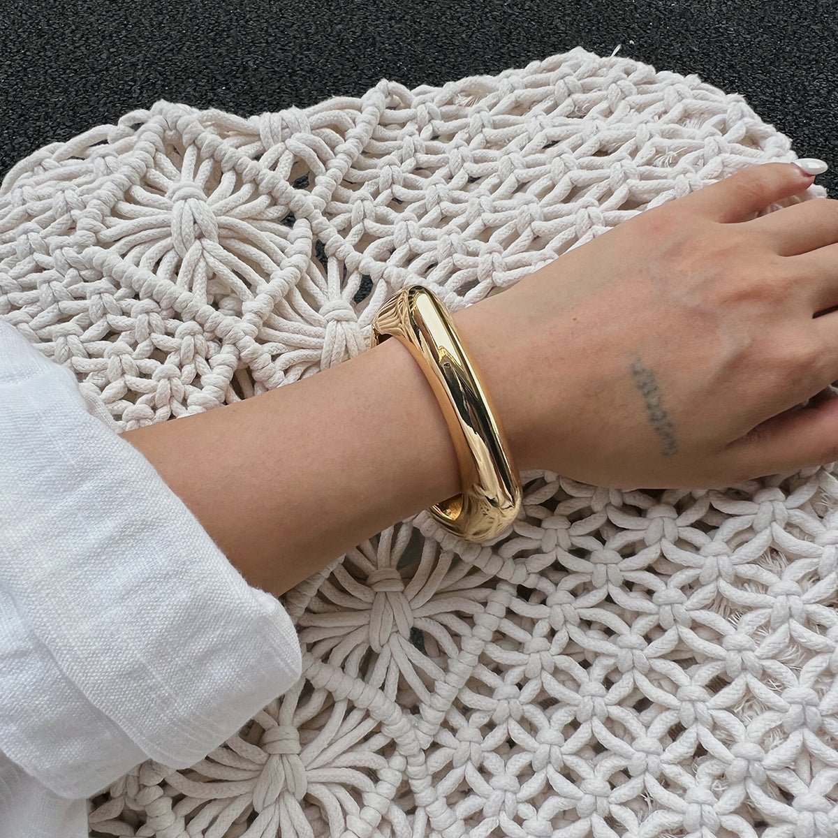 Vintage Chunky Gold Foil Resin Bangle Bracelet Set - ArtGalleryZen