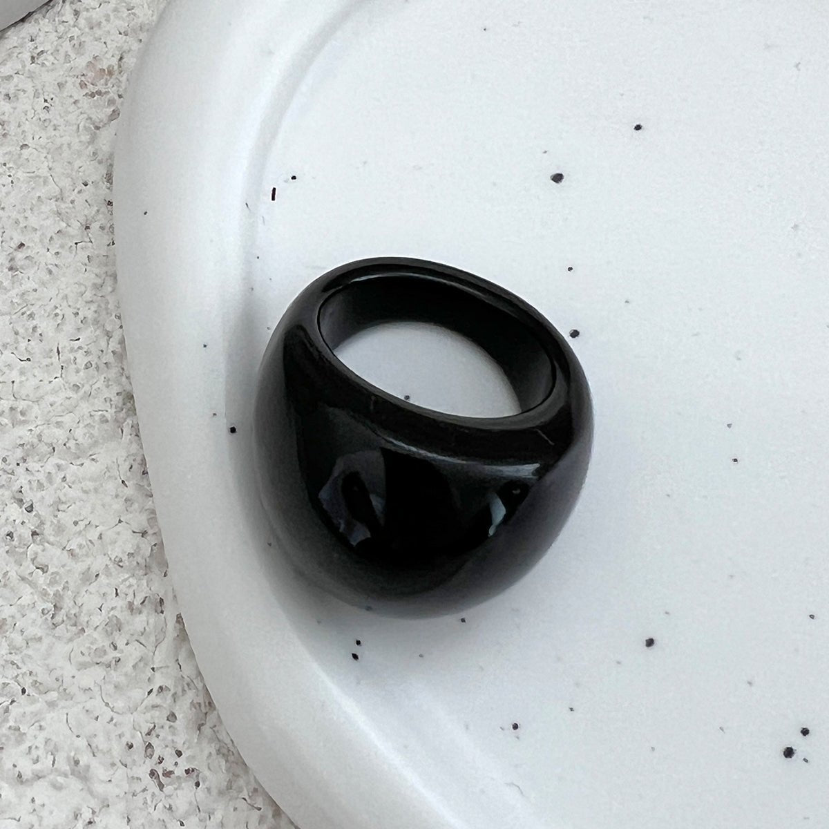 Vintage Chunky Resin Ring - ArtGalleryZen