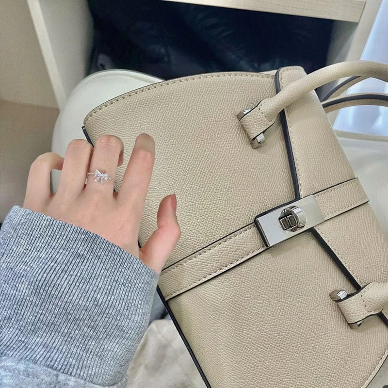 Chic Adjustable Crystal Bowknot Ring - ArtGalleryZen