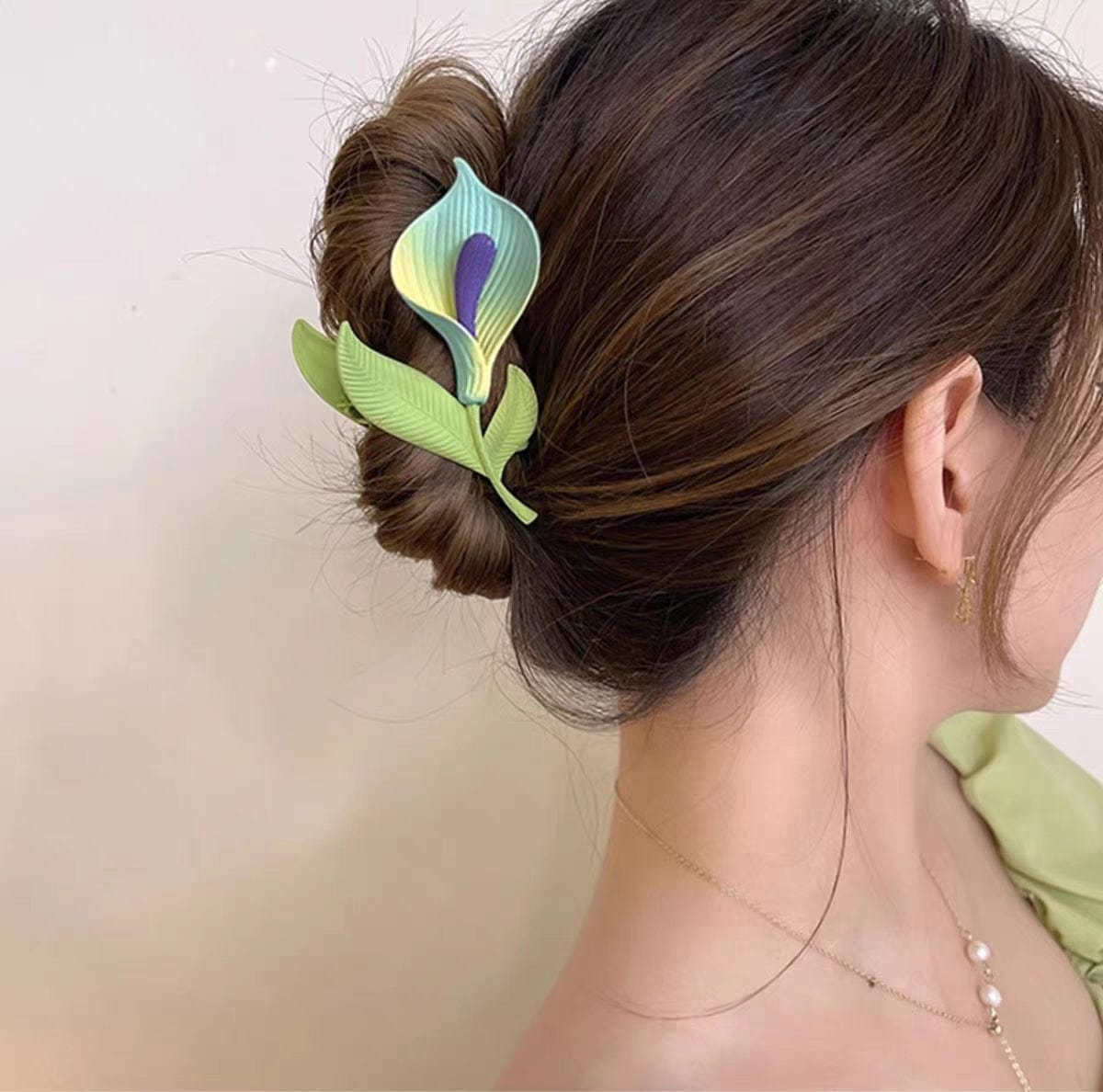 Chic Calla Lily Chignon Claw Clip Hair Clip - ArtGalleryZen