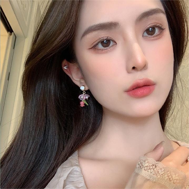 Chic Dangling Rose Earrings - ArtGalleryZen