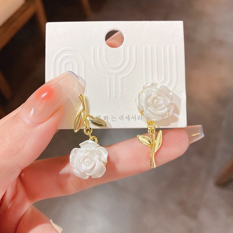 Chic Resin White Flower Dangle Earrings - ArtGalleryZen