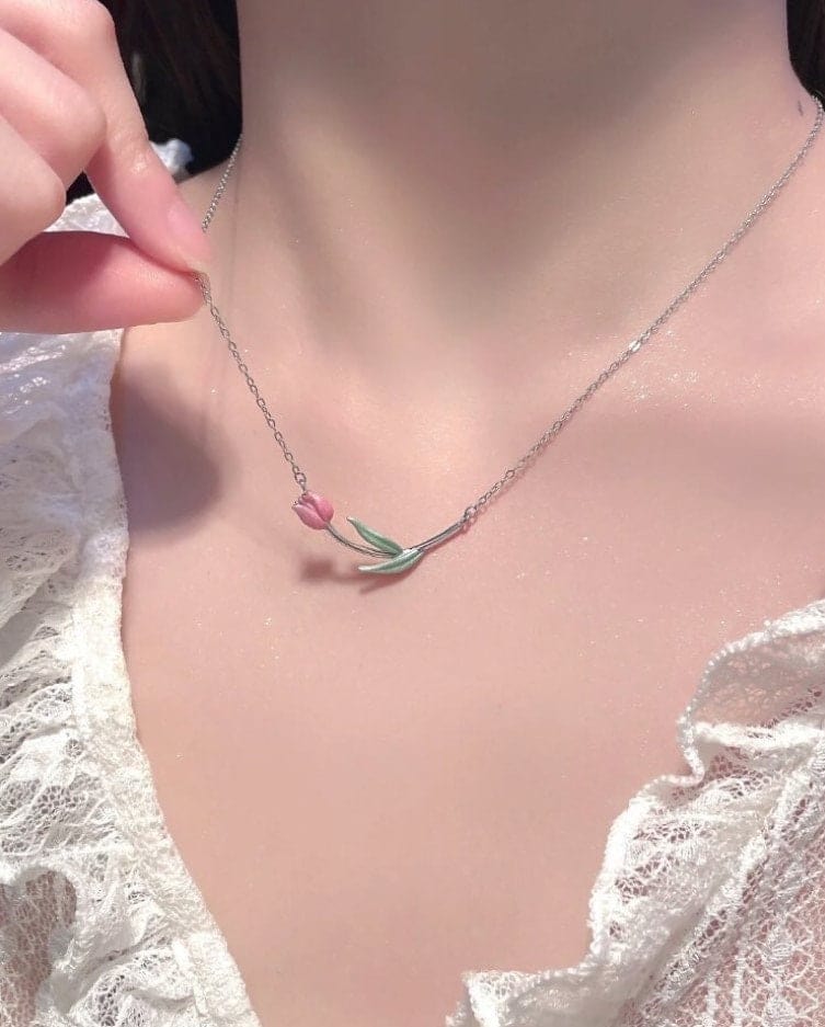 https://www.artgalleryzen.co/cdn/shop/products/dainty-handmade-enamel-pink-tulip-chain-necklace-artgalleryzen-29715103776830_1280x.jpg?v=1665655808